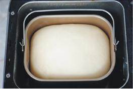 5、毛毛虫面包,面团发至2-2.5倍大;