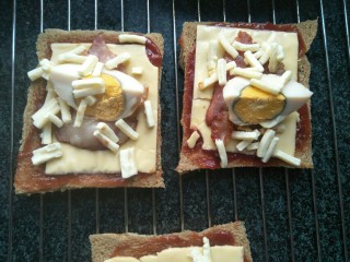 12、芝士蛋吐司,铺上马苏里拉芝士