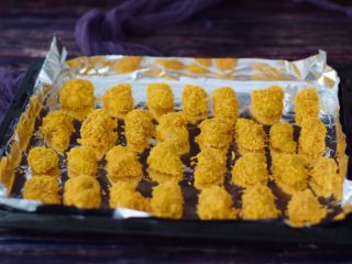 10、烤箱版鸡米花,烤好取出晾凉