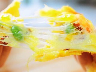 8、迷你披萨/咸味蛋挞, 拉开来瞧一瞧，哇塞，又想吃了。