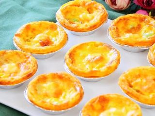 9、迷你披萨/咸味蛋挞,酥皮就是一层面一层黄油叠加出来的，油量热量都不低，适量食用哦。不仅是蛋挞皮平常吃的饼有的也是一层一层起酥，还有酥的掉渣的饼干越酥的饼干油越大
