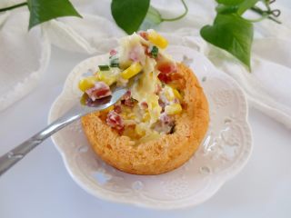 19、番茄咸肉面包,多多的玉米，多多的腊肉丁，很馋人