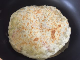 23、墨西哥薄脆饼配牛油果番茄莎莎,翻面同样煎