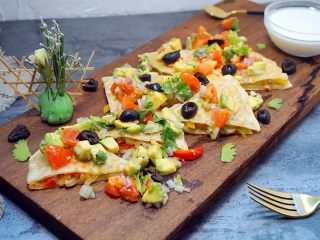 30、墨西哥薄脆饼配牛油果番茄莎莎,完成