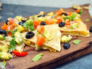 32、墨西哥薄脆饼配牛油果番茄莎莎,近看