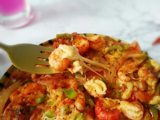 18、小龙虾新吃法~免烤箱薄饼披萨,学会了吗？我是敏茹意，记得关注我嗷~~