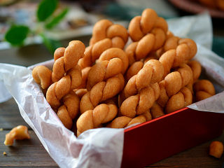 12、香脆小麻花,放凉后就酥脆了