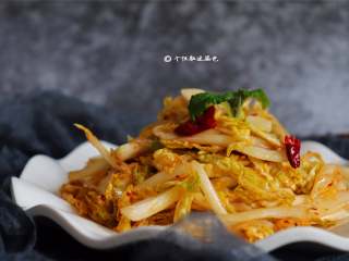 9、凉拌娃娃菜,嫩嫩的娃娃菜芯特别爽口，生吃就很甜