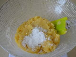 9、杏仁酥,1克小苏打。