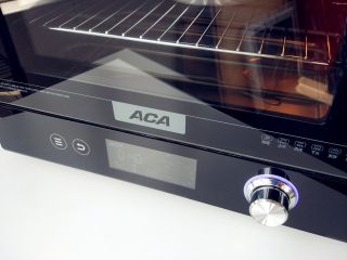 13、可可钢琴蛋糕,放入预热好的烤箱中层,上下火155度烤40分钟左右