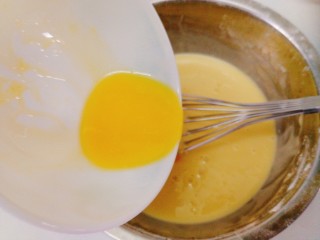 8、#元气早餐#软香小松饼,加入融化的黄油