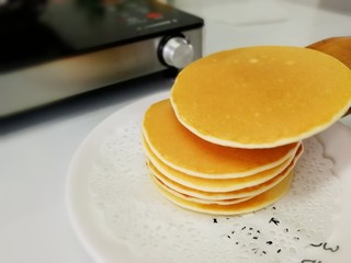 16、#元气早餐#软香小松饼,翻面再煎十来秒即可出锅