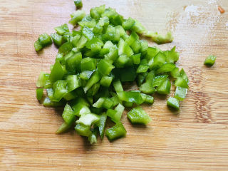 5、培根火腿披萨,青椒丁