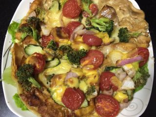 10、鸡胸田园披萨,再烤八分钟后即可