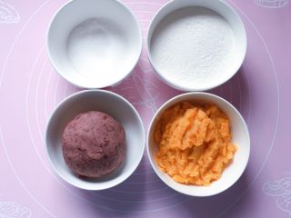 3、豆沙红薯饼,准备好所有的食材。