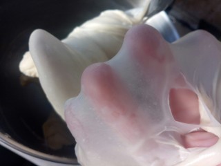 6、热狗面包,揉到出手摸就好了。