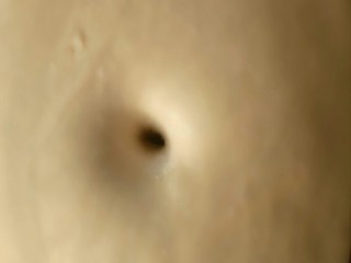 8、热狗面包,发酵好以后,手指粘面粉在中间扎个眼,不回缩不塌陷就是发好了。