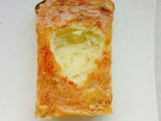 6、土司披莎,然后抹平。