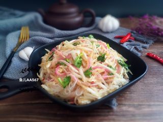 14、白菜拌粉丝,装盘食用