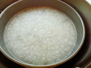 14、自制凉皮,表面鼓气泡就是蒸好了。