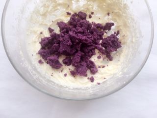 10、紫薯曲奇,加入紫薯泥;