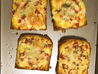 9、吐司披萨,芝士融化 也可以烤焦一点