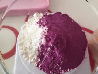 6、只属（紫薯）瓜子酥,放入紫薯粉