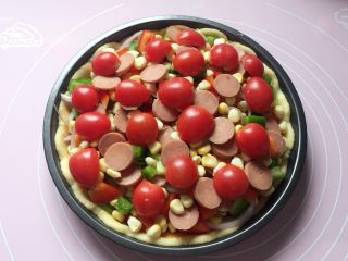6、披萨,然后把所有食材都铺好