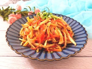 13、#爽口凉菜#凉拌胡萝卜鸡腿菇,成品图
