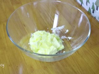 5、真正有巧克力的巧克力曲奇,另外拿一个打蛋盆,室温软化