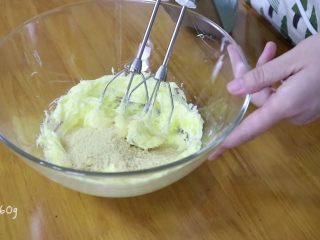 7、真正有巧克力的巧克力曲奇,倒入黄砂糖