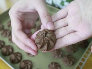 21、真正有巧克力的巧克力曲奇,表面的花纹也还是非常明显的