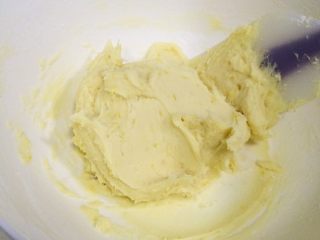 12、柠檬饼干,最后翻拌至无干粉状态即可。