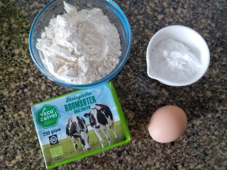 1、黄油曲奇,准备好所有食材