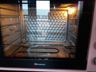 10、黄油曲奇,这个时候烤箱提前180度预热。