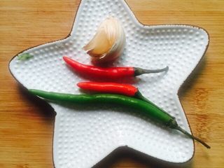 2、凉拌菜～拍黄瓜,小米椒、大蒜