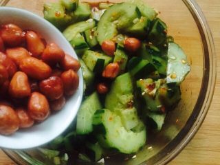 24、凉拌菜～拍黄瓜,放入花生米