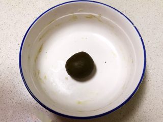 14、宝宝健康食谱 猫爪饼干,揉成光滑的面团