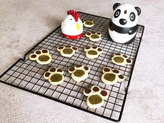 44、宝宝健康食谱 猫爪饼干,猫爪饼干三种口味,有原味,抹茶味和可可味,香酥可口,童趣十足,宝宝大爱~