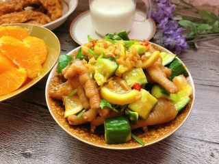 18、柠檬鸡爪,这是加了拍黄瓜的。