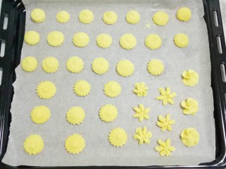 12、原味曲奇,挤出自己想要的形状