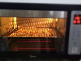 13、原味曲奇,烤箱160度预热，烘烤18～20分钟