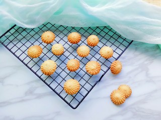 14、原味曲奇,晾凉，酥酥的，香香的。