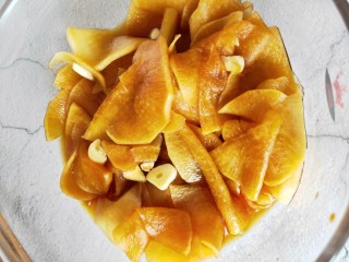 9、酱萝卜,拌匀，静置1~2天