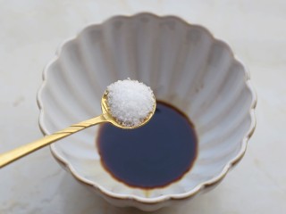 15、凉拌豆皮版花开富贵,1勺盐。