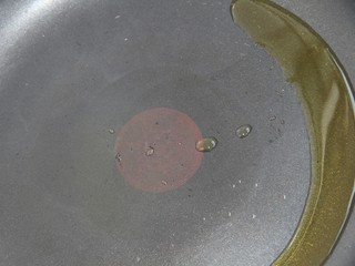 8、开放式鸡肉三明治,锅里倒点油