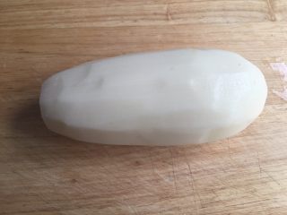 1、藕饼,藕刨去皮