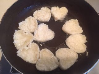 11、藕饼,中小火煎。