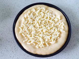 8、榴莲披萨,摆上三分之二的马苏里拉