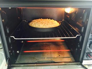 11、榴莲披萨,烤箱200度预热，放中层烤20分钟左右